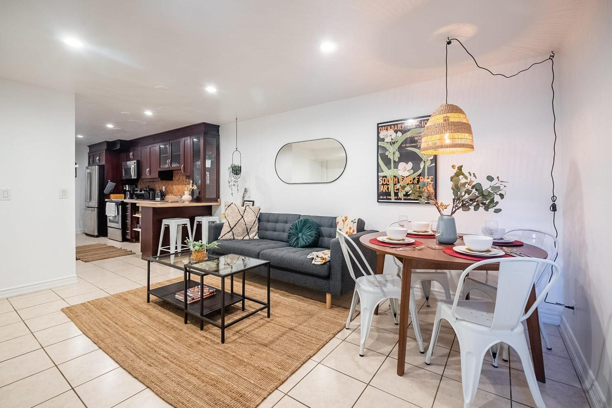 Basement Suite With Private Patio In Davenport Toronto Exterior photo