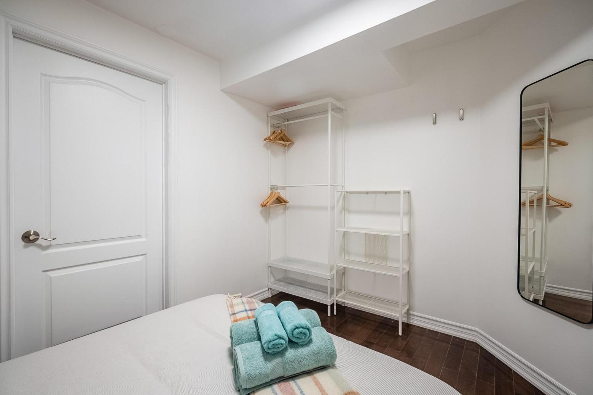 Basement Suite With Private Patio In Davenport Toronto Exterior photo